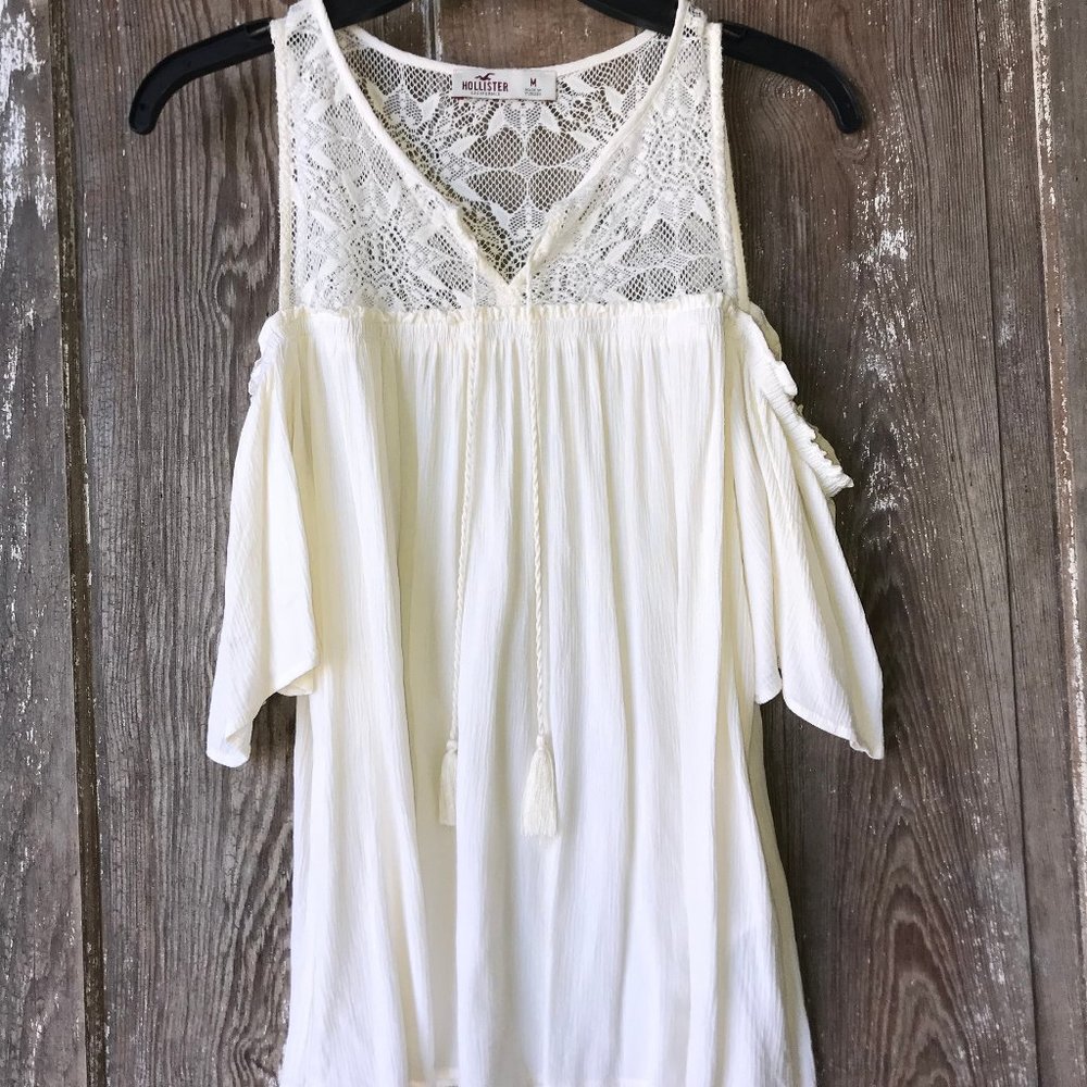 Hollister off the shoulder tee shirt